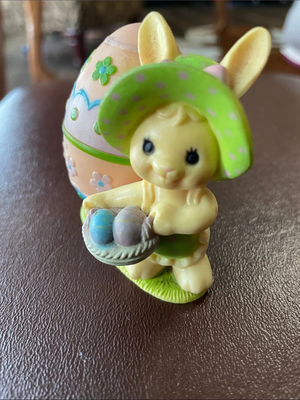 VTG EASTER plastic BUNNY RABBIT w EGG 2-3/4